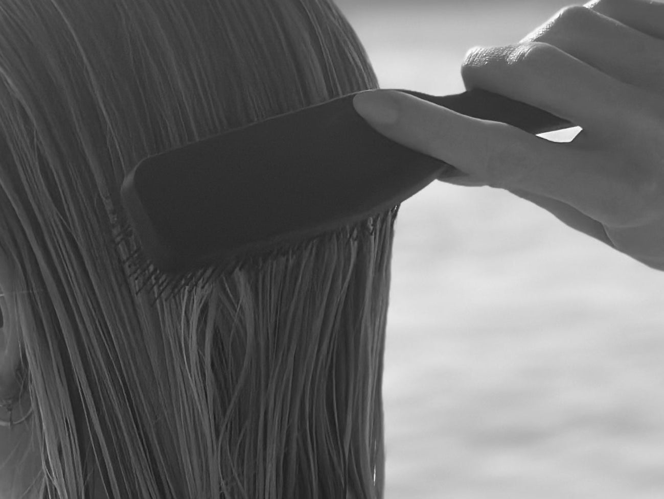 So schützt du dein Haar im Sommer