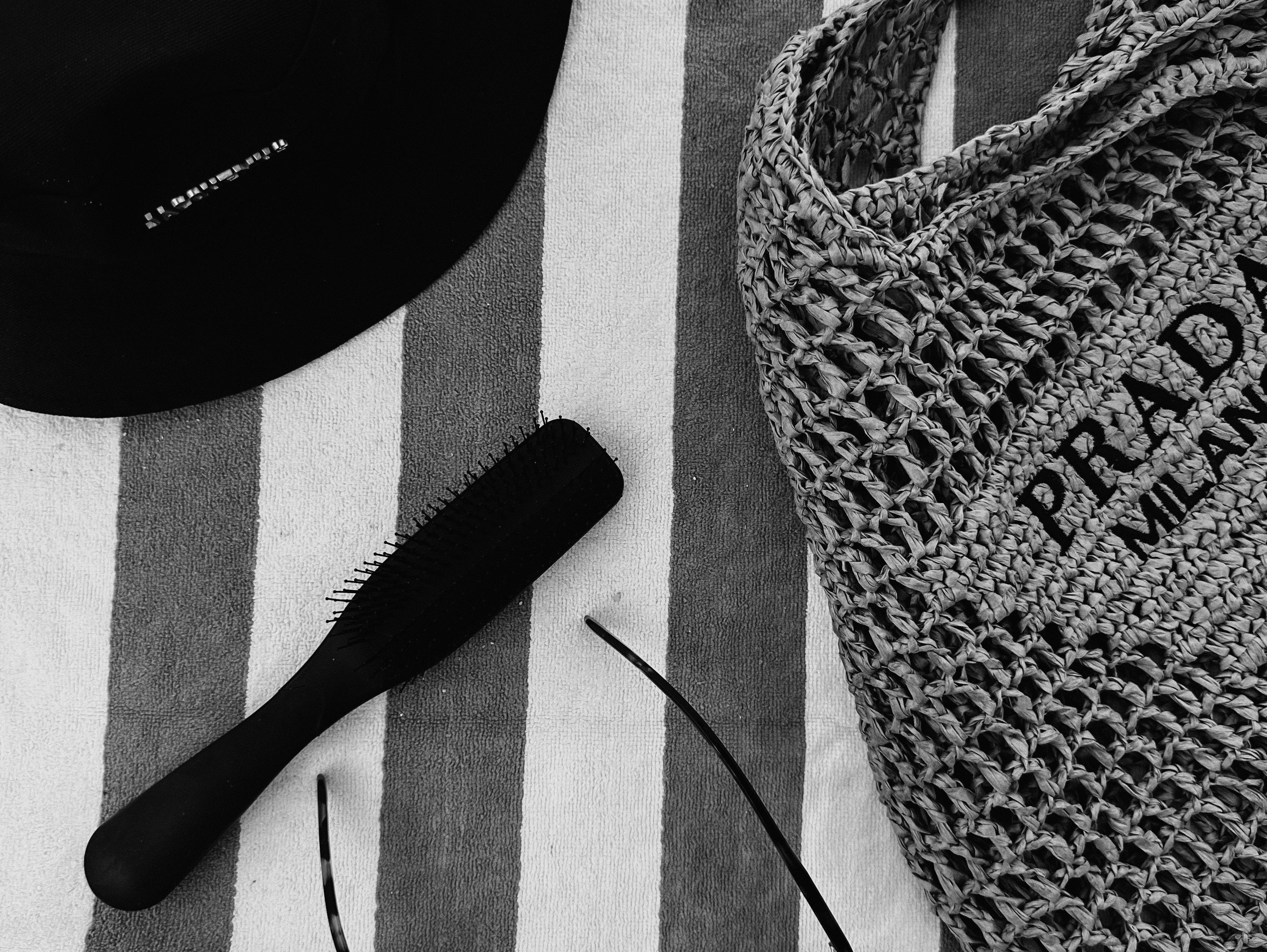 SOS-Haarpflege direkt nach dem Baden – das gehört in deine Strandtasche