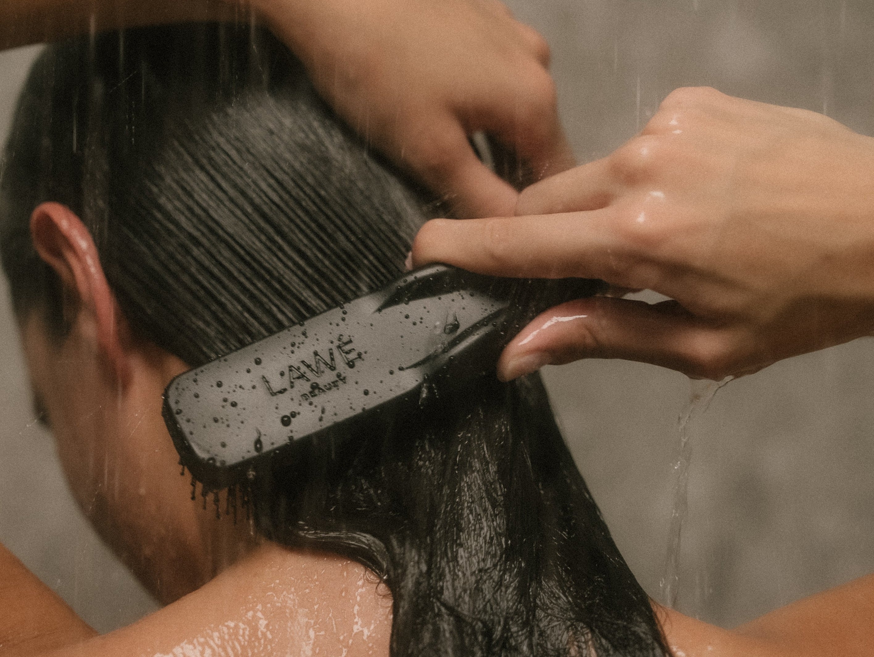 Darf ich nasses Haar wirklich bürsten?