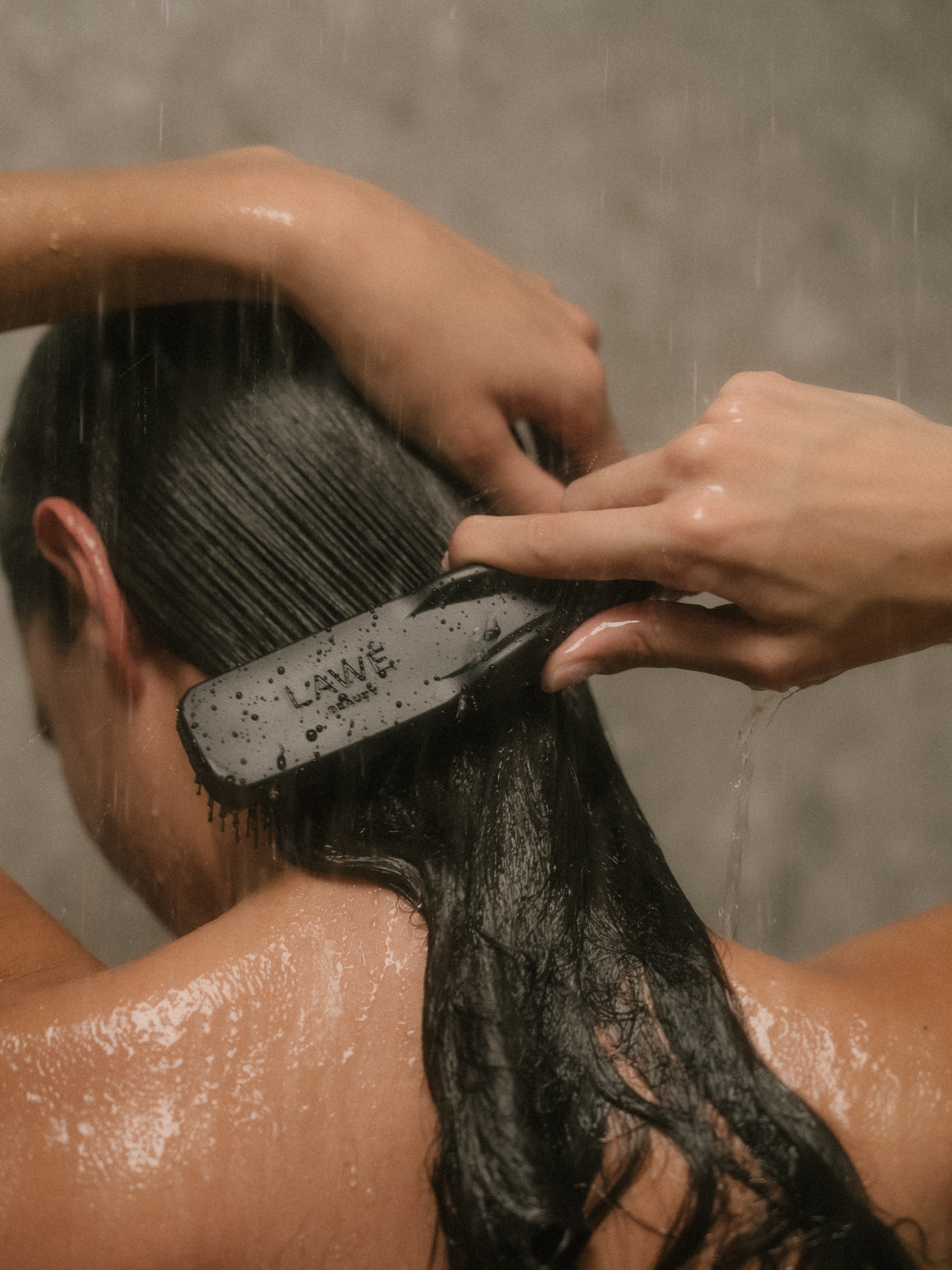 Darf ich nasses Haar wirklich bürsten?